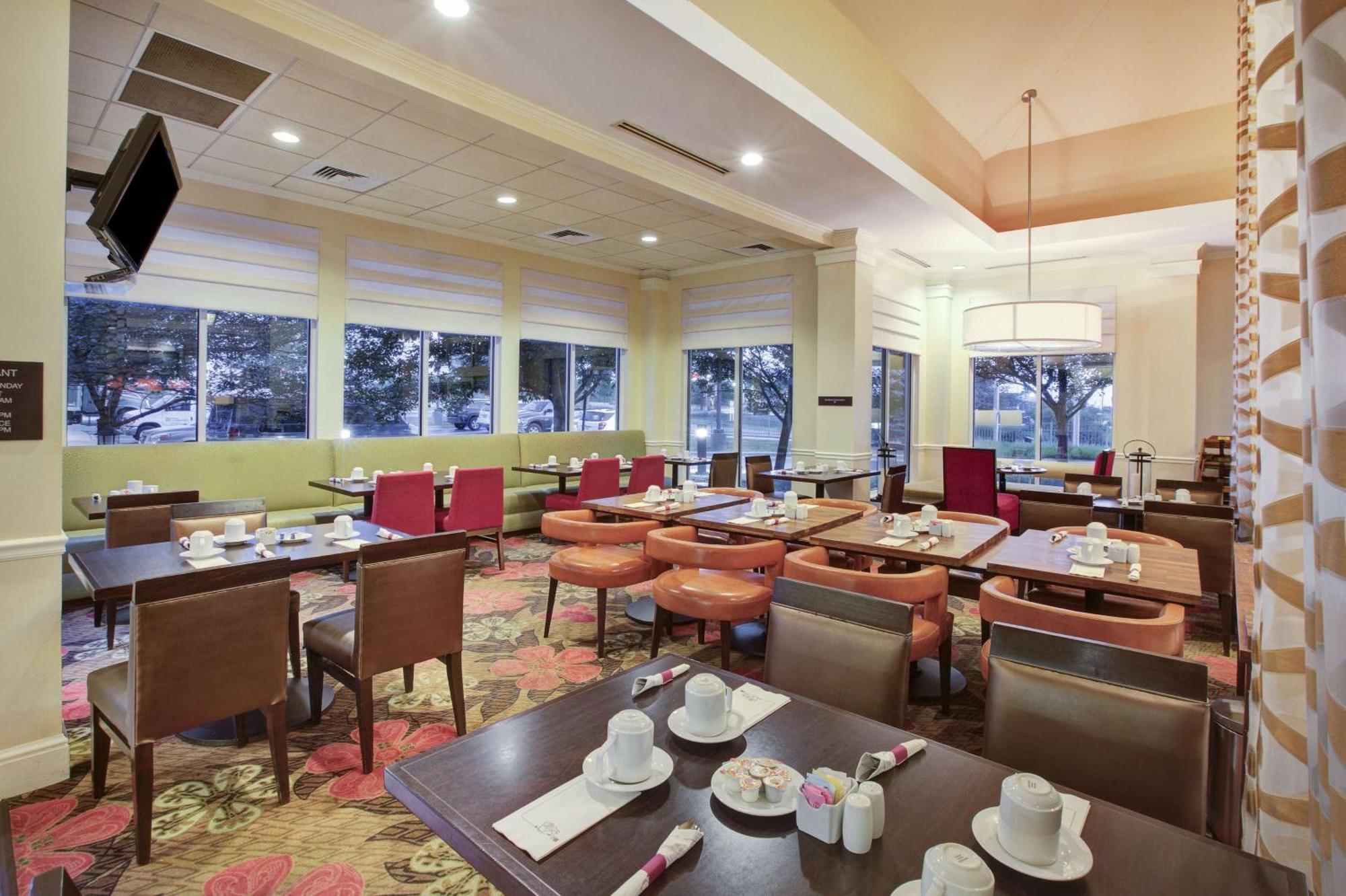 Hilton Garden Inn Честертон Экстерьер фото
