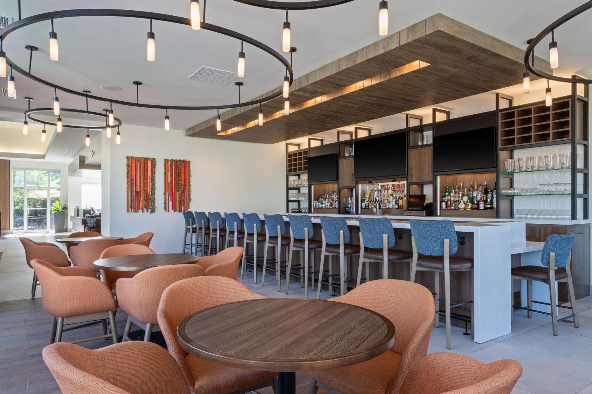 Hilton Garden Inn Честертон Экстерьер фото