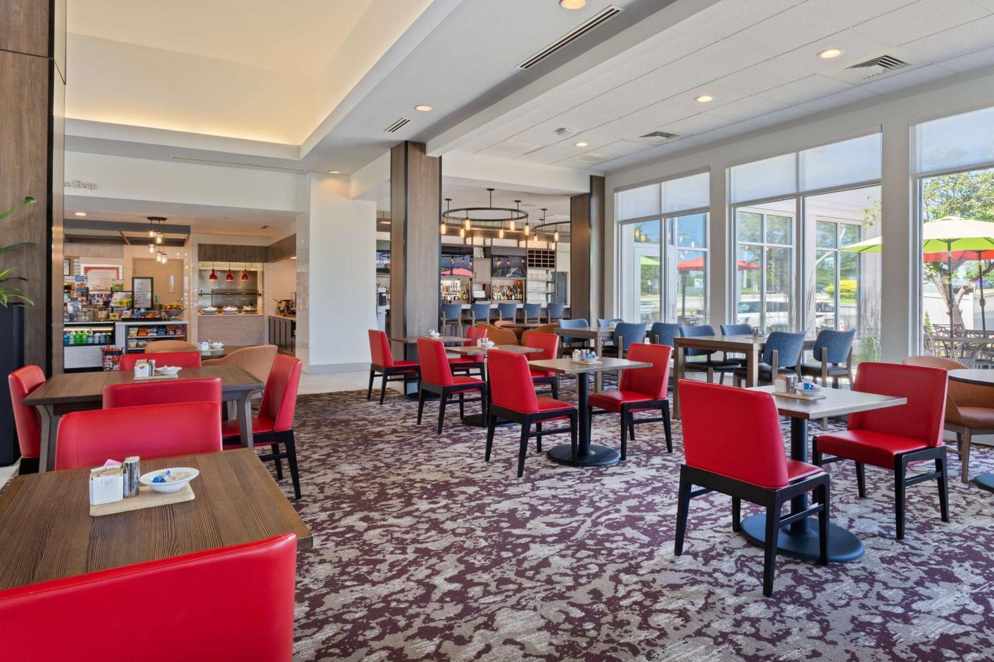 Hilton Garden Inn Честертон Экстерьер фото