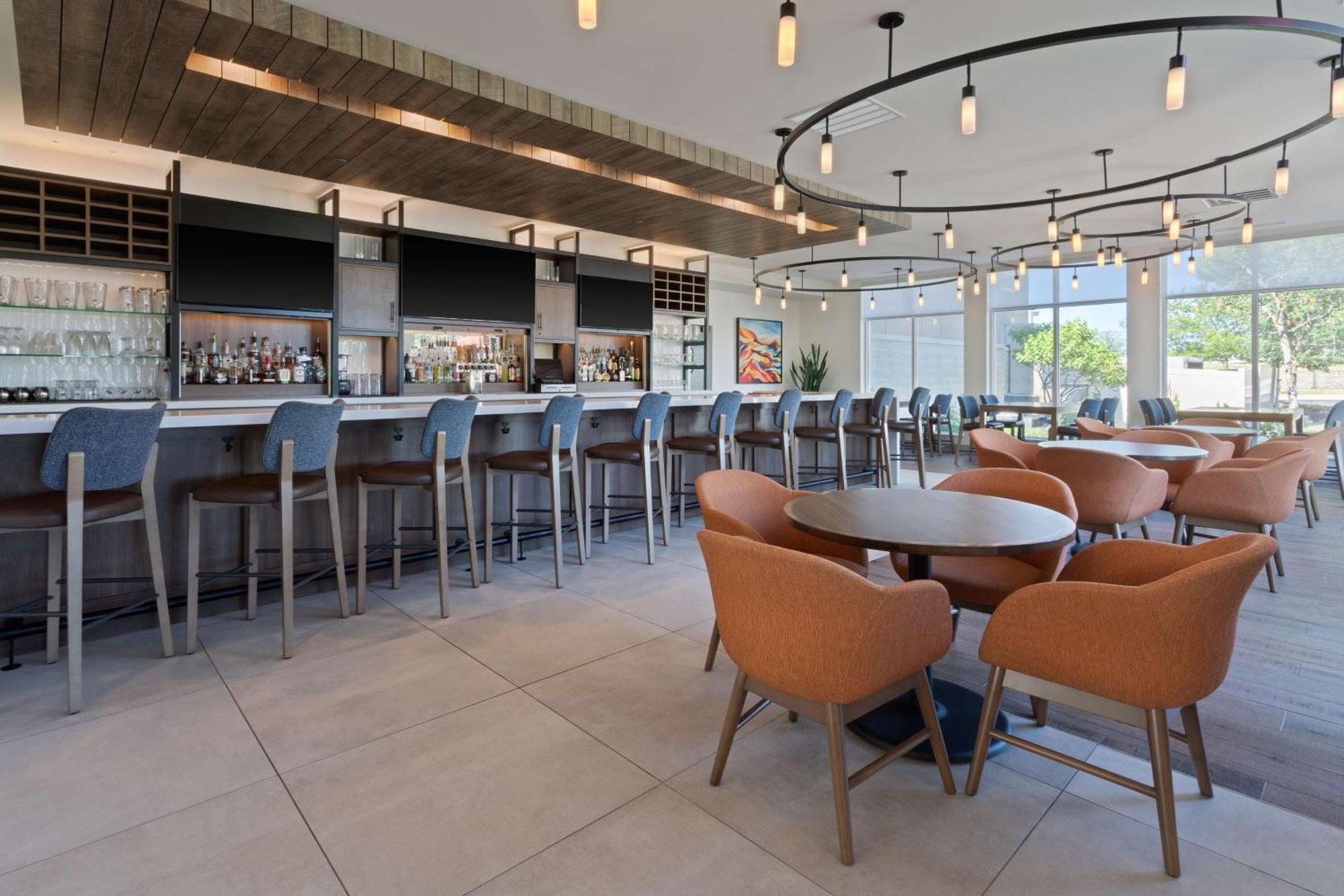 Hilton Garden Inn Честертон Экстерьер фото