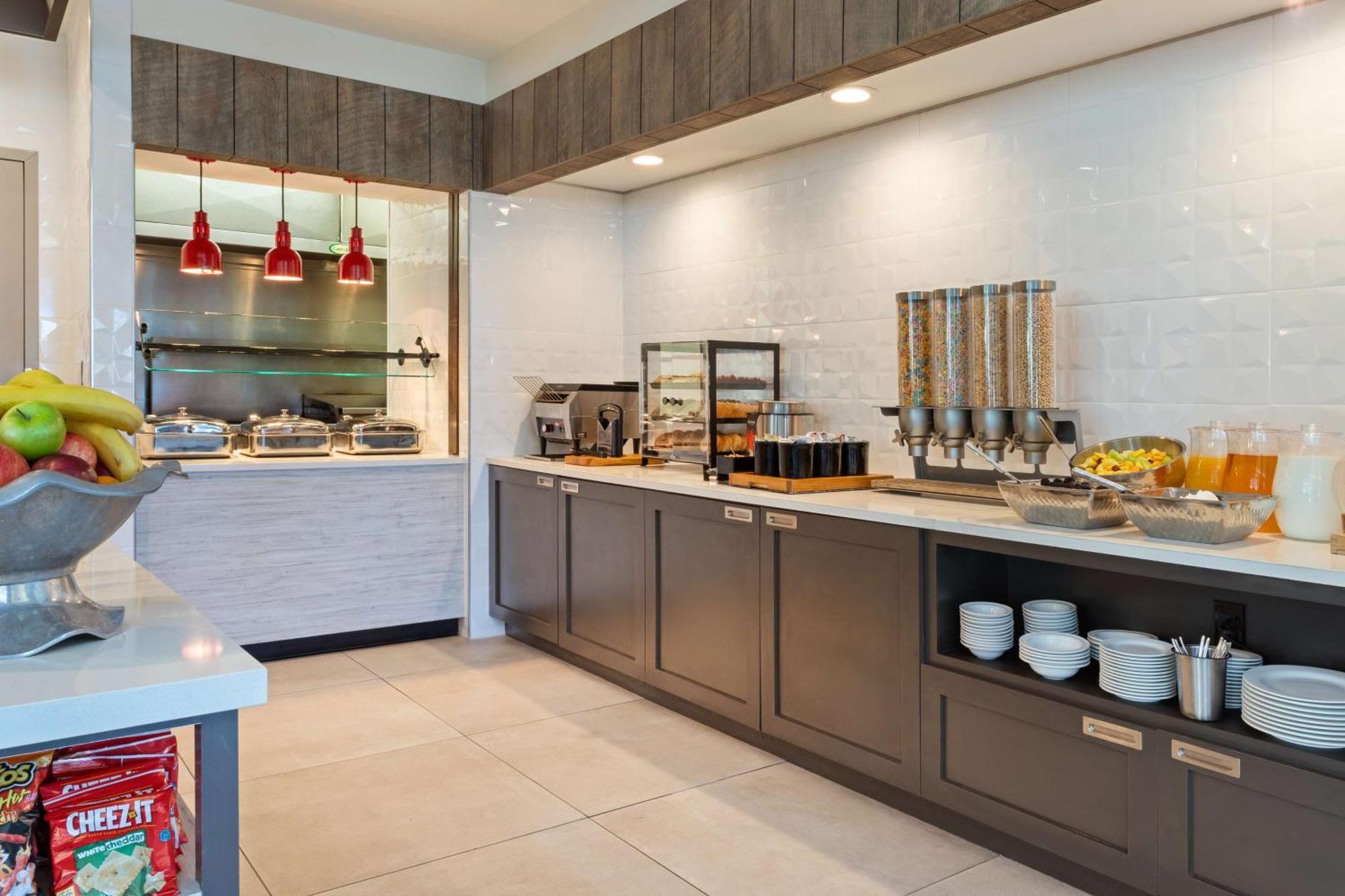 Hilton Garden Inn Честертон Экстерьер фото